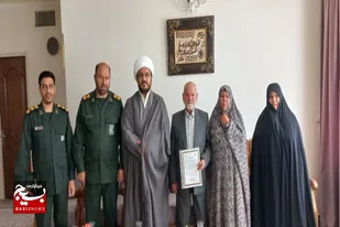 دیدار مسئول نمایندگی ولی فقیه سپاه ناحیه تویسرکان با خانواده شهدای روحانی