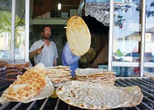 نان&zwnj;های تولید شده در ایلام بدون مواد افزودنی غیرمجاز است