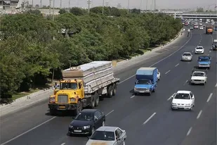 چرا با وجود ممنوعیت، خودروهای سنگین در شهرهای خوزستان تردد می&zwnj;کنند؟