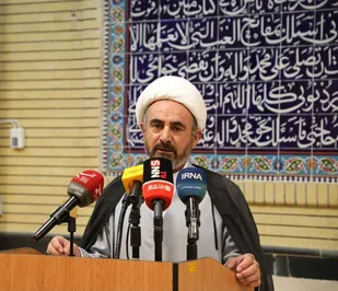 امام جمعه ایلام:ترویج فرهنگ نماز و عفاف، راهبردی کلیدی برای مقابله با جنگ نرم دشمن است