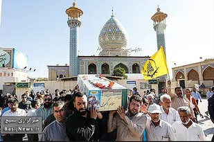 تشییع شهید مدافع حرم در شیراز/ گزارش تصویری