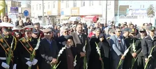مراسم گلباران تمثال امام به مناسبت چهل و پنجمین سالگرد پیروزی شکوهمند انقلاب اسلامی