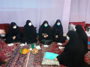 بازدید مسئول بسیج جامعه زنان  از کارگاه دوخت ماسک در شهر ری