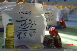 ۱۳۰۰ بسته مواد غذایی بین نیازمندان شهرستان بجنورد توزیع شد