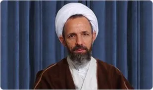 گرفتن حقوق نجومی مغایر با فرهنگ انقلابی است