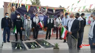 غبارروبی و عطر افشانی گلزار مطهر شهدای محله خواجه&zwnj;ها بوشهر