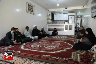 شهدا، چشم و چراغ کشور اند