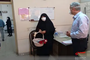 اهدای ۲۵۰۰ ماسک توسط جهادگران بسیجی به اداره بهداشت بهار
