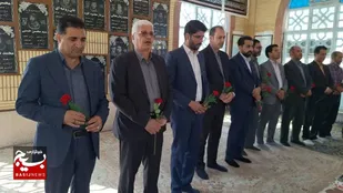آیین غبارروبی و عطرافشانی گلزار شهدای بیهود و تجدید میثاق با شهدای والامقام روستای بیهود