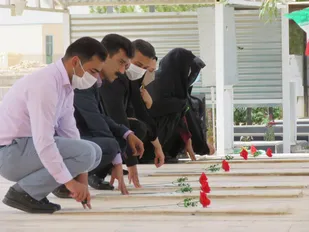 قبور مطهر شهدای شهرستان خاتم گلباران شد