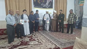 رونمایی از بسته فرهنگی و لوازم‌التحریر با تصاویر شهدای محله در اهرم
