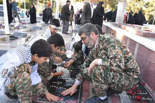 عطر افشانی و گلباران گلزار مطهر شهدا در امامزاده عبدالله (ع)