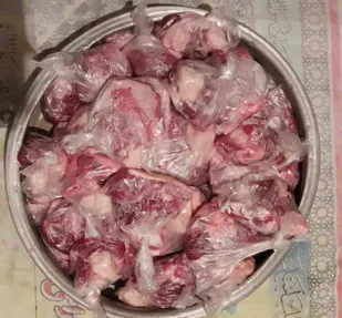 تهیه و توزیع ۵۰ بسته گوشت و ۳۰۰ پرس غذا در روستای ابرسج شاهرود