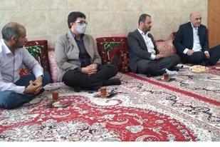 مسئولین گناوه با خانواده شهید خسرو عبدویی دیدار کردند