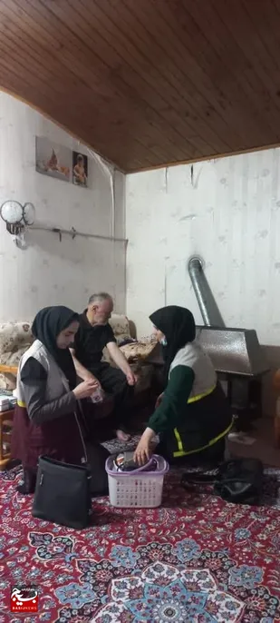 خدمات پزشکی در منزل به خانواده شهدا و فرهنگیان عباس آبادی