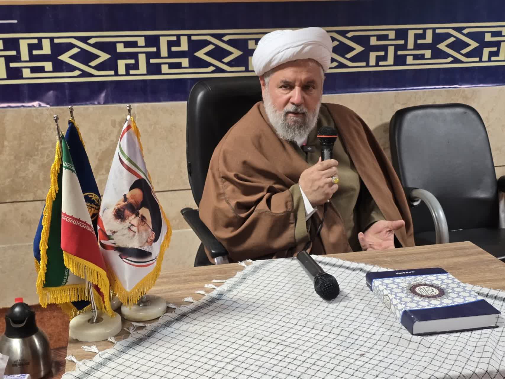 کنترل نفس، شاه‌کلید حل مشکلات فردی، خانوادگی و جهانی است