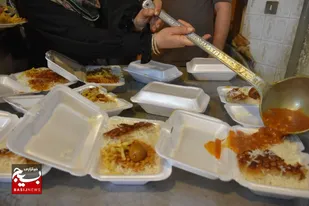 پخت و توزیع افطاری در مناطق محروم کرج+تصاویر