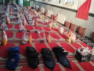 اهداء ۵۰ بسته حمایتی به نیازمندان