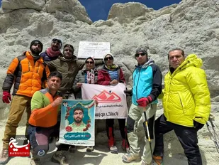 صعود باشگاه کوهنوردی کوهستان باغملک به بام ایران و گرامیداشت شهدای امنیت