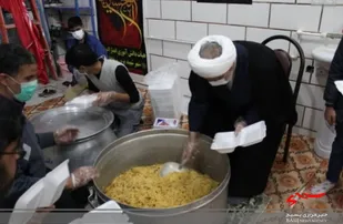 پخت وتوزیع 300پرس غذا بین نیازمندان