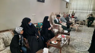 دیدار با خانواده شهید محمد رضا اشراقی توسط پرسنل سپاه ناحیه یاسر مشهد