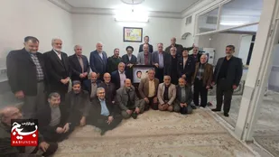 اعضا ستاد کنگره ملی شهدای قم با خانواده شهیدان علی و حسن ورزنده دیدار کردند