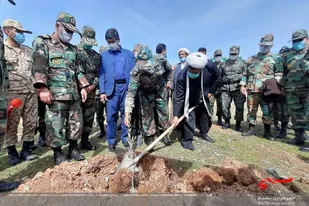 غرس ۶۳۰۰ اصله نهال به یادشهدای لرستان در تیپ ۲۸۴ شهید رستمی نزاجا