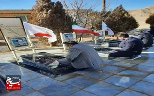 غبار روبی گلزار شهدای روستای لاریچه دهاقان به مناسبت دهه فجر