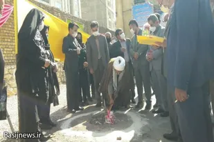 مجموعه تجاری آموزش و پرورش نهاوند کلنگ&zwnj;زنی شد