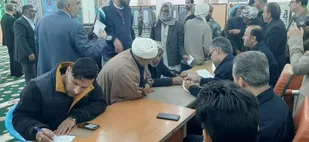 برپایی میز خدمت به مناسبت ایام الله دهه مبارک فجر پایگاه بسیج شهید قنواتی