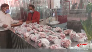 تقدیم 30 بسته گوشت گرم در شهرکرد