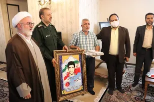 دیدار مسئولان شاهرود با خانواده شهدای روحانی+ تصاویر