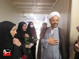 تقدیر مسئول نمایندگی ولی فقیه سپاه حضرت صاحب الزمان(عج) از پرستاران درمانگاه قدس خمینی شهر