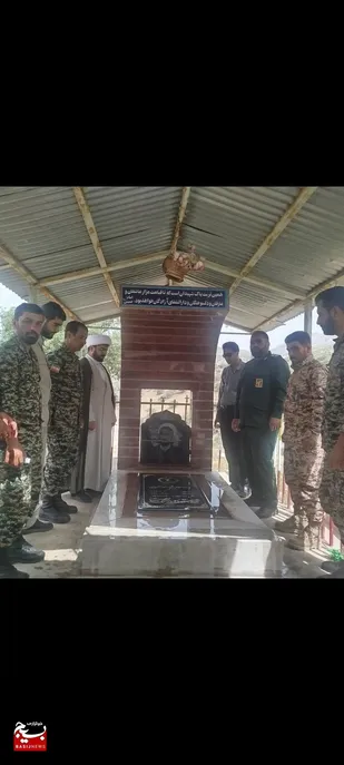 عطرافشانی و غبارروبی قبور مطهر شهدای دفاع مقدس شهرستان دزپارت به مناسبت هفته عقیدتی سیاسی