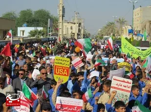 حضور با شکوه پارسیانی ها در راهپیمایی ۱۳ آبان/ صدای مرگ بر آمریکا در آسمان پارسیان طنین&zwnj;انداز شد