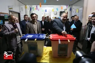 &nbsp;

استاندار قزوین رای خود را به صندوق انداخت