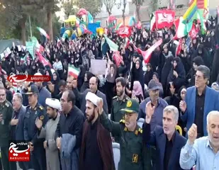 افراشته شدن پرچم سرخ انتقام خون رهبر شهید در اجتماع زینبیون اسدآباد