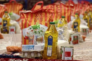 توزیع ۱۷۰۰ بسته معیشتی در قالب طرح حاج قاسم سلیمانی در خلیل&zwnj;آباد