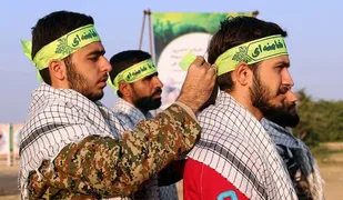 حضور و عیادت جمعی از مسئولین سپاه استان زنجان در منزل بسیجیان مجروح مدافع امنیت
