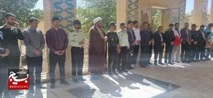 غبار روبی گلزار شهدای محله سینی با حضور مسئولان و بسیجیان