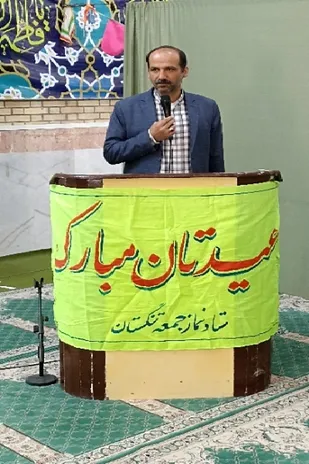 سخنرانی رییس کمیته امداد امام خمینی (ره) شهرستان تنگستان قبل از خطبه&zwnj;های نمازجمعه شهر اهرم