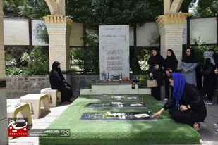 غبارروبی مزار شهدای گمنام پارک مردم همدان با حضورفعالان حوزه ورزش