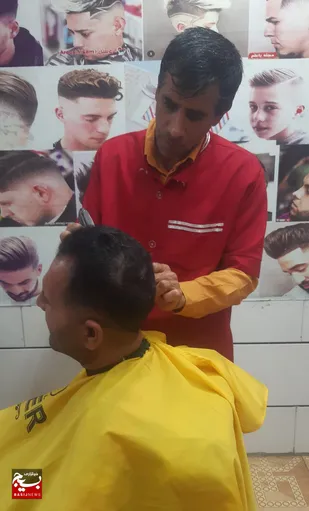 قیچی مهربانی آرایشگر شوشتری برسر محرومان در پساجنگ