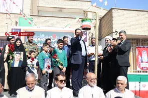 زنگ مدرسه در دبستان شهید قدوسی با حضور مسئولان و خانواده‌های شهدا نواخته شد