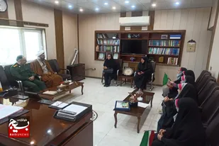 دیدار دانش آموزان و کادر آموزشی مدرسه راهیان کوثر با فرمانده سپاه ملایر