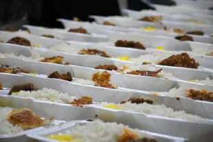 توزیع بیش از ۲۱۰۰ پرس غذای گرم بین نیازمندان توسط حوزه کوثرالنبی(س) همدان