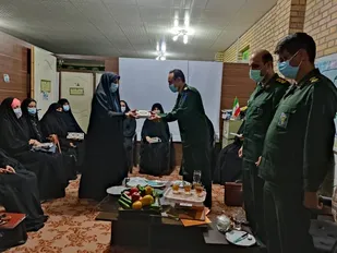 تقدیر از فرمانده پایگاه&zwnj;های بسیج علمی خواهران شهر کاکی