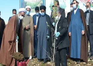 کاشت نهال به یاد شهدای هسته&zwnj;ای و مدافع سلامت در ایلام/ ضرورت ترویج فرهنگ ایثار و شهادت