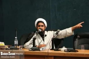 یکی از درس&lrm;های بزرگ عاشورا، درس ولایت پذیری است