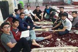 حضور جوانان روستای نظام آباد رزن در مراسم اعتکاف
